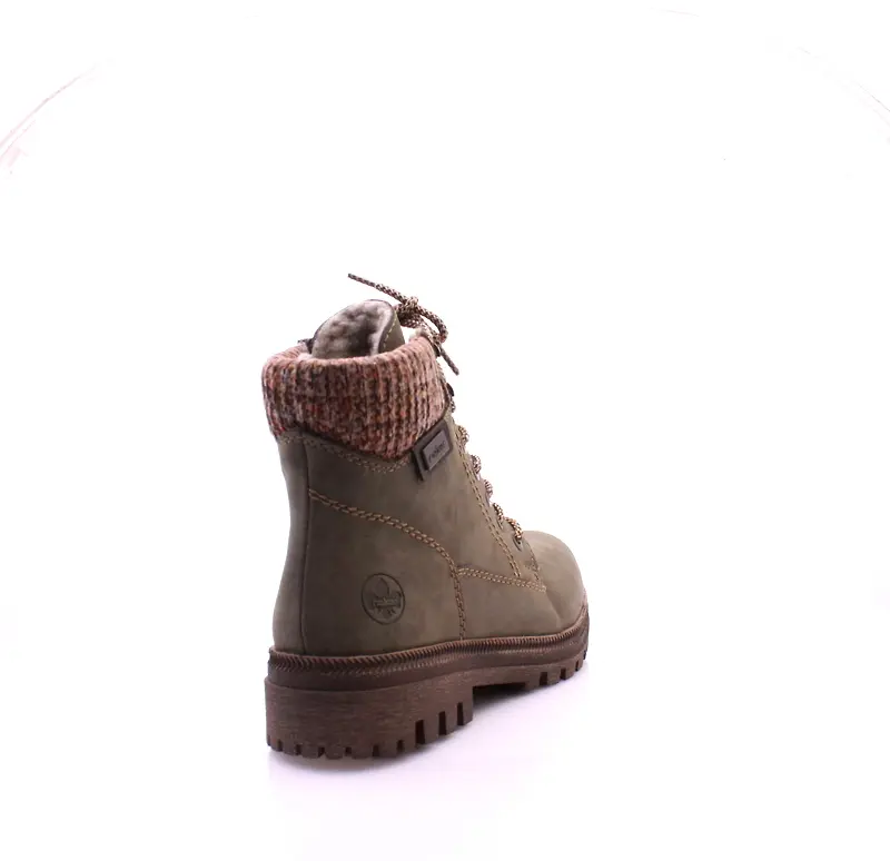 y7621_0002.webp